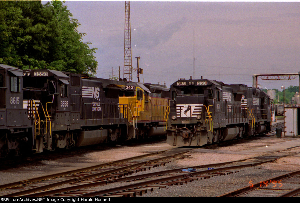 NS 3558, NS 3531, UP 3401 and others in Glenwood Yard
